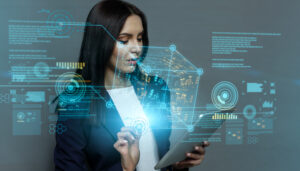 Mujer e un ambiente tecnológico